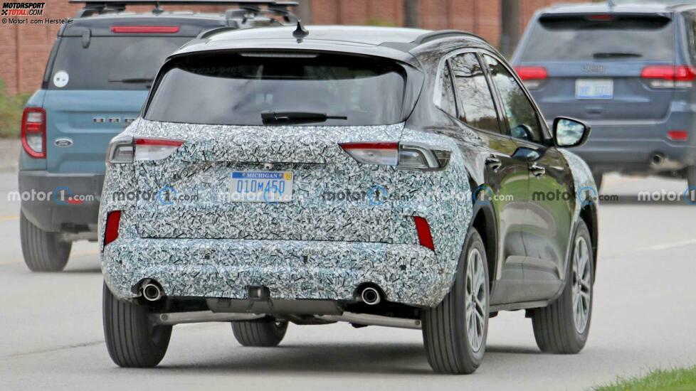 Ford Kuga Facelift (2022) auf neuen Erlkönigfotos