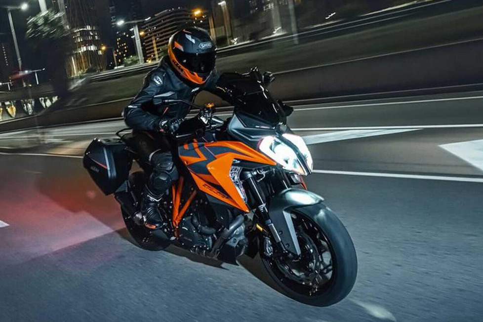 KTM hat die 1290 Super Duke GT für das Jahr 2022 vorgestellt: Das Motorrad verfügt über eine überarbeitete Elektronik und eine verbesserte Leistung