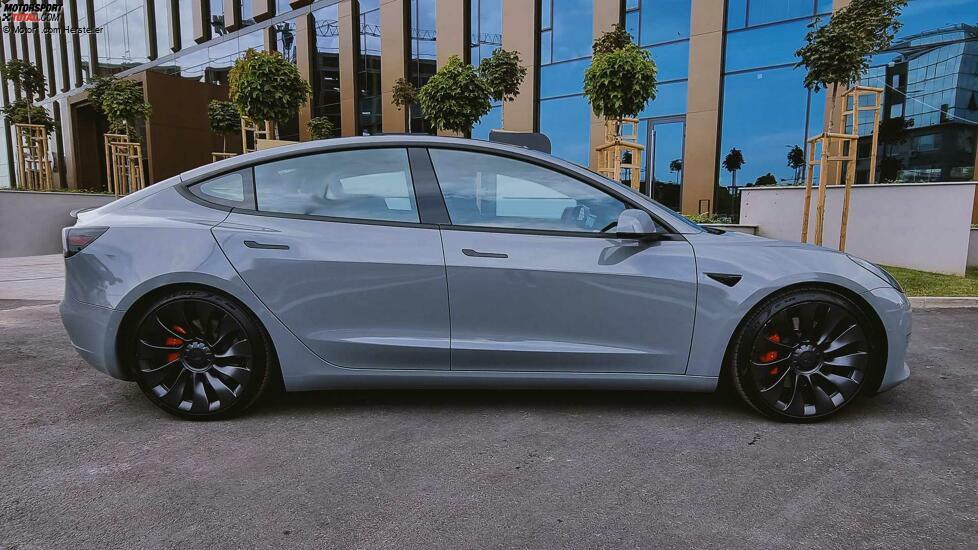 Tesla Model 3 von Vilner Beifahrerseite