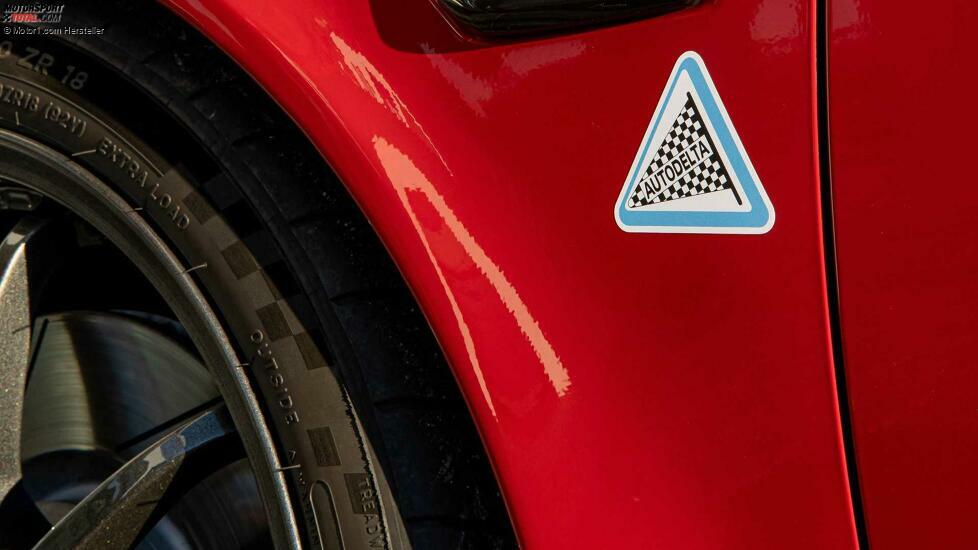 Alfa Romeo 156 GTAm, l'omaggio alla Giulia GTAm