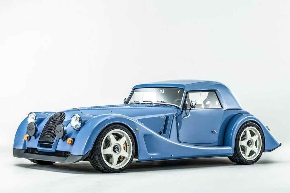 Der V8-Saugmotor von BMW leistet 375 PS ...