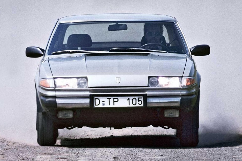 Rover führte den SD1, der in Anlehnung an den Hubraum als 3500 bezeichnet wurde, Mitte der 70er-Jahre ein und legte den Schwerpunkt auf ein moderneres Design