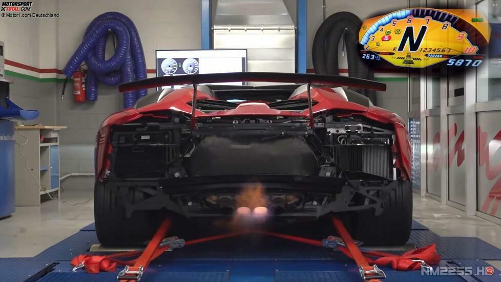 Lamborghini Aventador SV on dyno