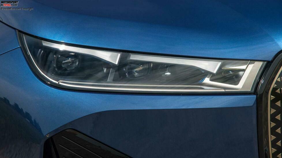 BMW IX xDrive 50 (2021) in Dunkelblau: Exterieur-Detail