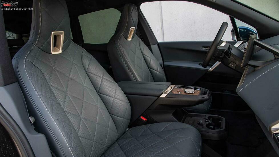 BMW iX xDrive 50 (2021) in Dunkelblau: Interieur
