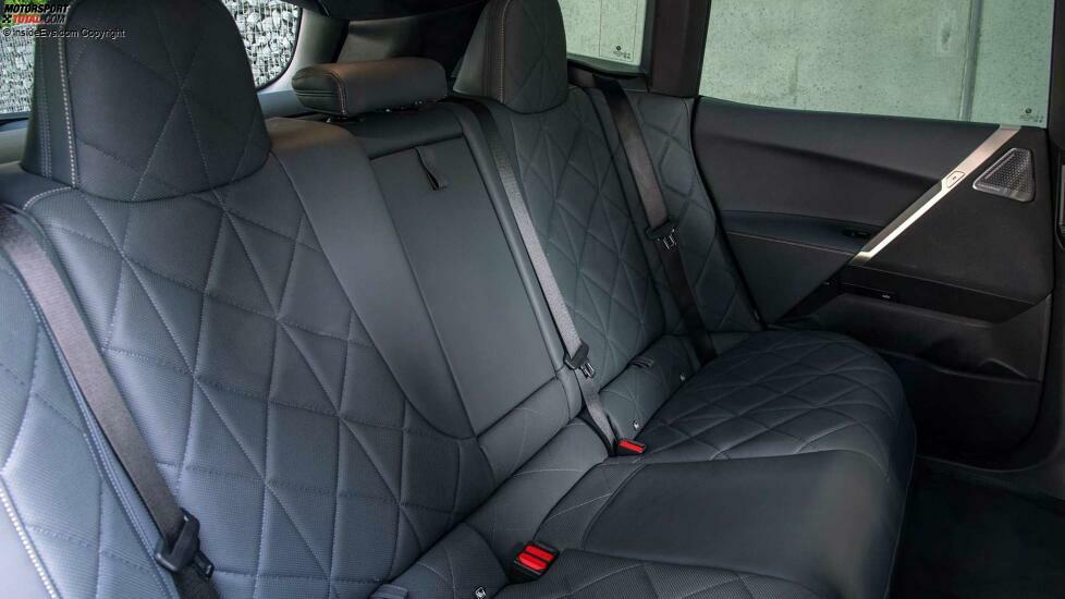BMW iX xDrive 50 (2021) in Dunkelblau: Interieur