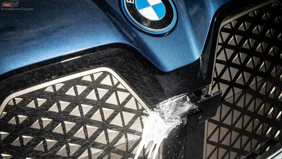 BMW iX xDrive 50 (2021) in Dunkelblau: Exterieur-Details