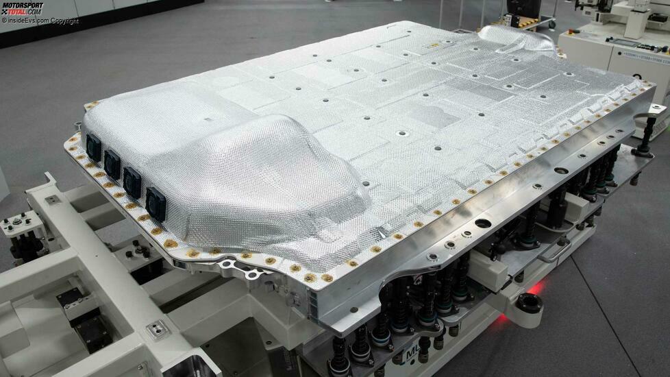 BMW xDrive: Die Batterie in der Produktionshalle in Dingolfing