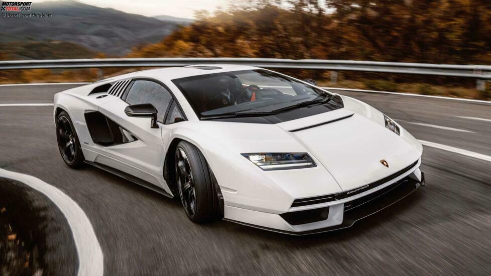 Lamborghini Countach LP 800-4 im realen Straßenverkehr