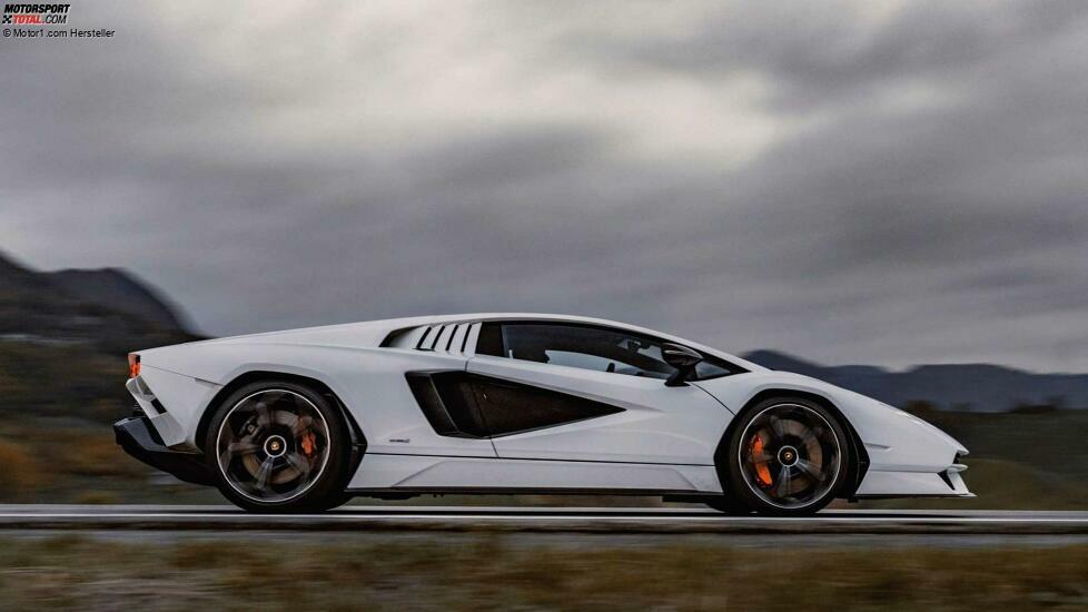 Lamborghini Countach LP 800-4 im realen Straßenverkehr
