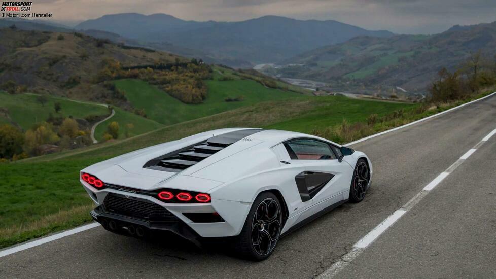 Lamborghini Countach LP 800-4 im realen Straßenverkehr