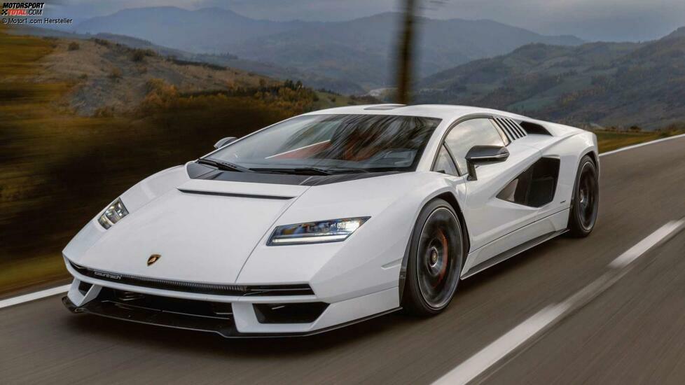 Lamborghini Countach LP 800-4 im realen Straßenverkehr