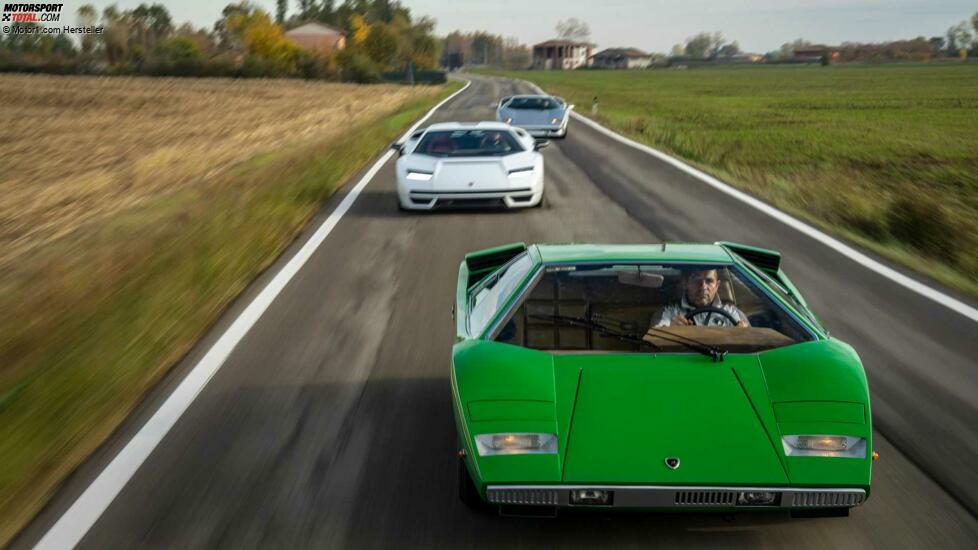 Lamborghini Countach LP 800-4 im realen Straßenverkehr