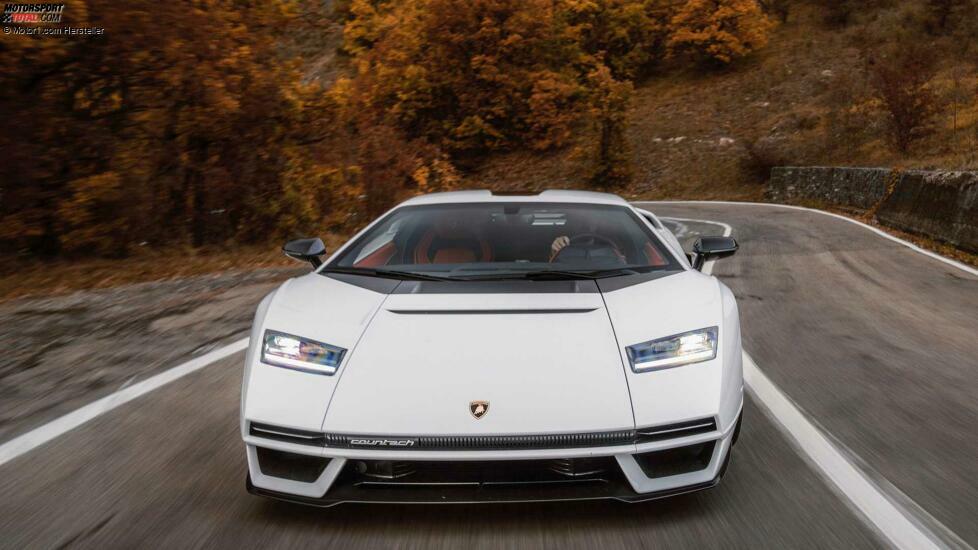 Lamborghini Countach LP 800-4 im realen Straßenverkehr