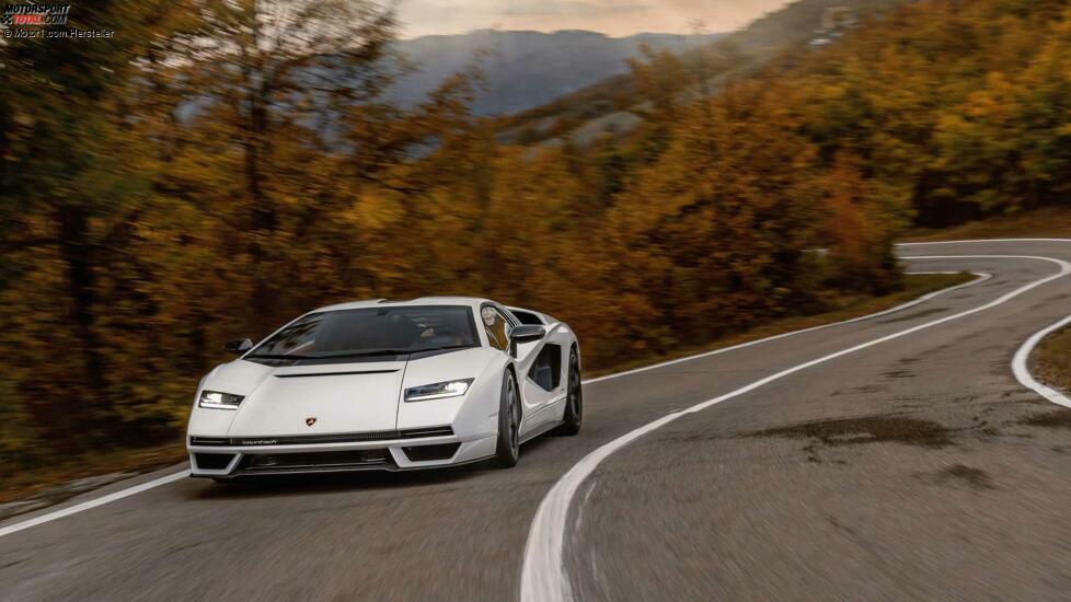 Lamborghini Countach LP 800-4 im realen Straßenverkehr