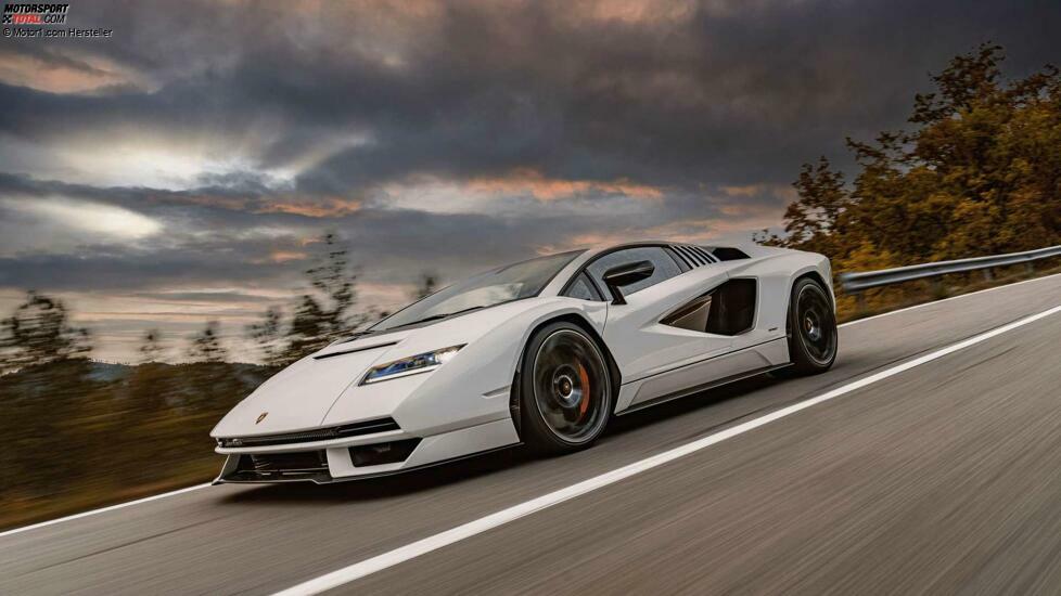 Lamborghini Countach LP 800-4 im realen Straßenverkehr