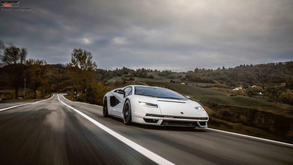 Lamborghini Countach LP 800-4 im realen Straßenverkehr