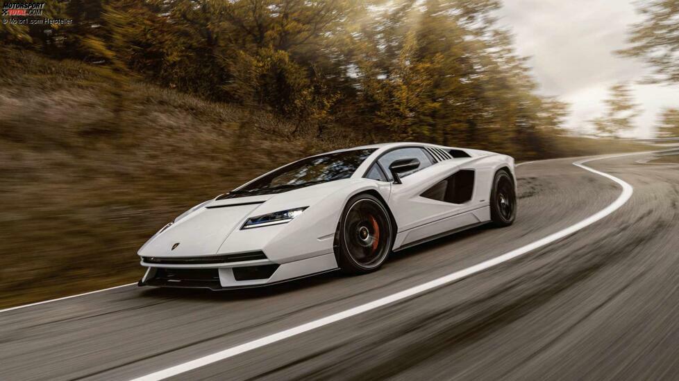 Lamborghini Countach LP 800-4 im realen Straßenverkehr