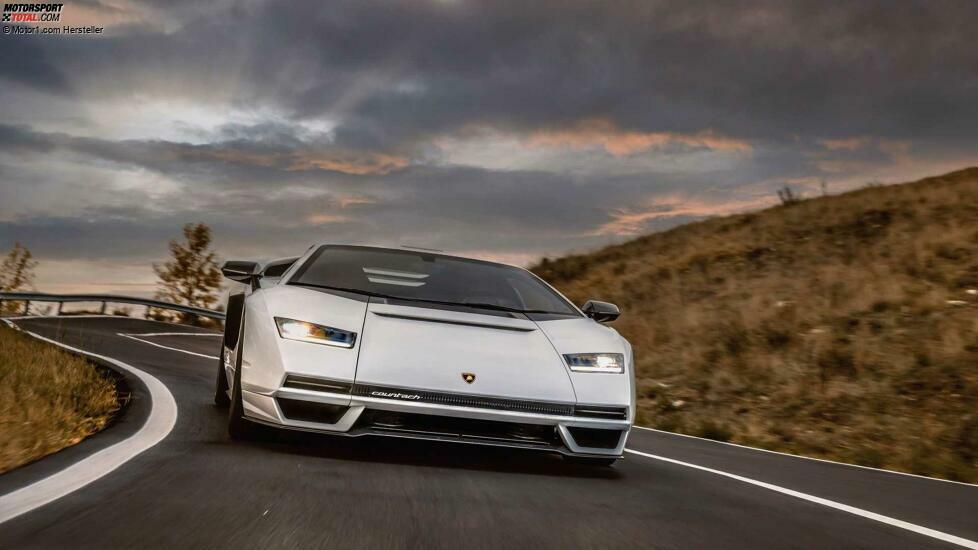 Lamborghini Countach LP 800-4 im realen Straßenverkehr