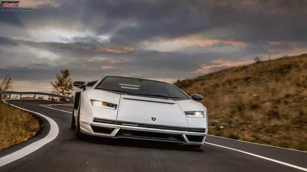 Lamborghini Countach LP 800-4 im realen Straßenverkehr
