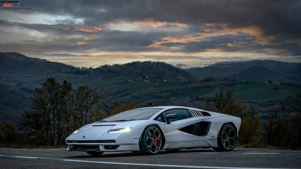Lamborghini Countach LP 800-4 im realen Straßenverkehr