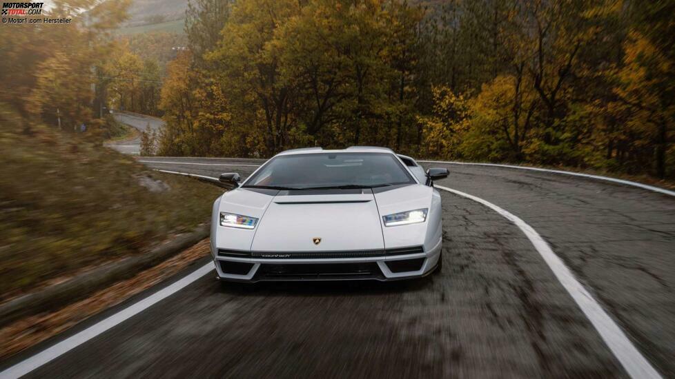 Lamborghini Countach LP 800-4 im realen Straßenverkehr