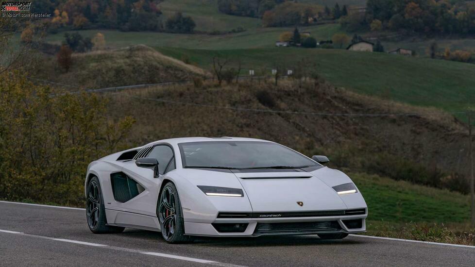 Lamborghini Countach LP 800-4 im realen Straßenverkehr
