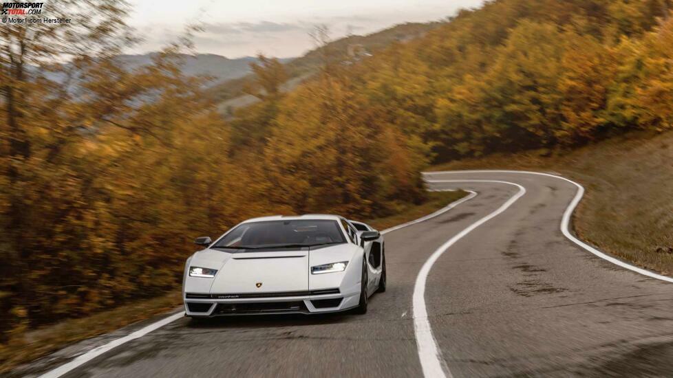 Lamborghini Countach LP 800-4 im realen Straßenverkehr