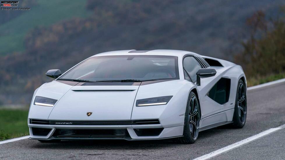Lamborghini Countach LP 800-4 im realen Straßenverkehr