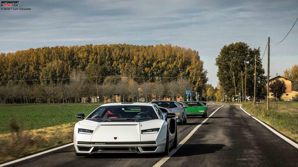 Lamborghini Countach LP 800-4 im realen Straßenverkehr