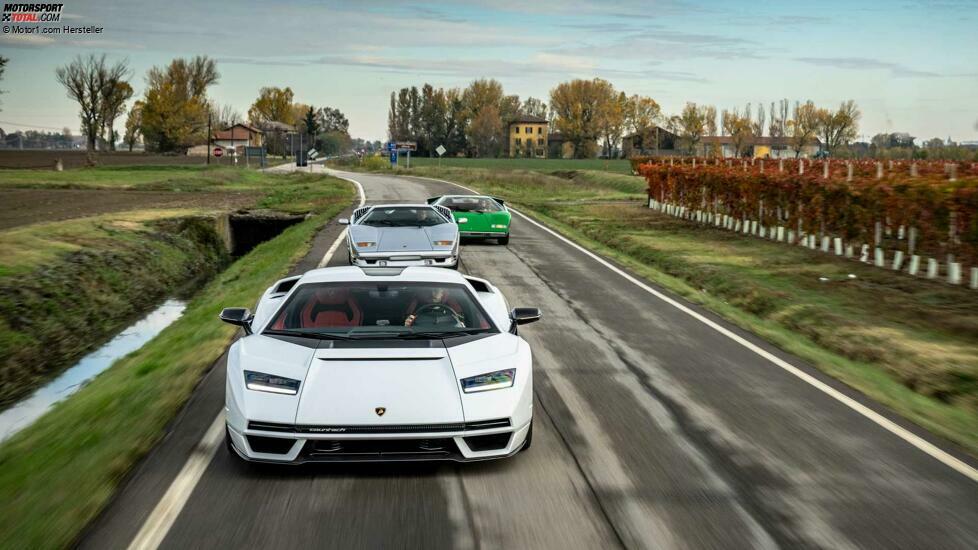 Lamborghini Countach LP 800-4 im realen Straßenverkehr
