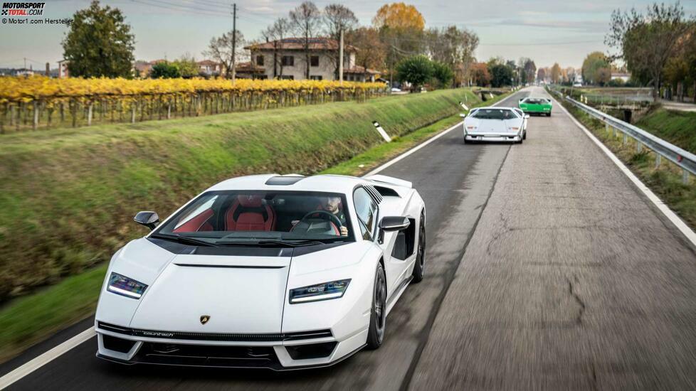 Lamborghini Countach LP 800-4 im realen Straßenverkehr
