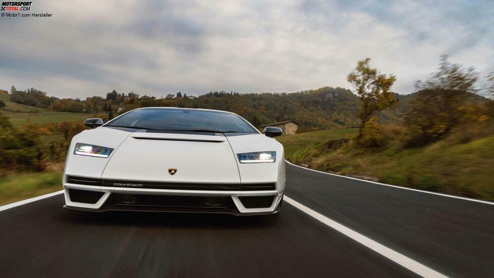 Lamborghini Countach LP 800-4 im realen Straßenverkehr