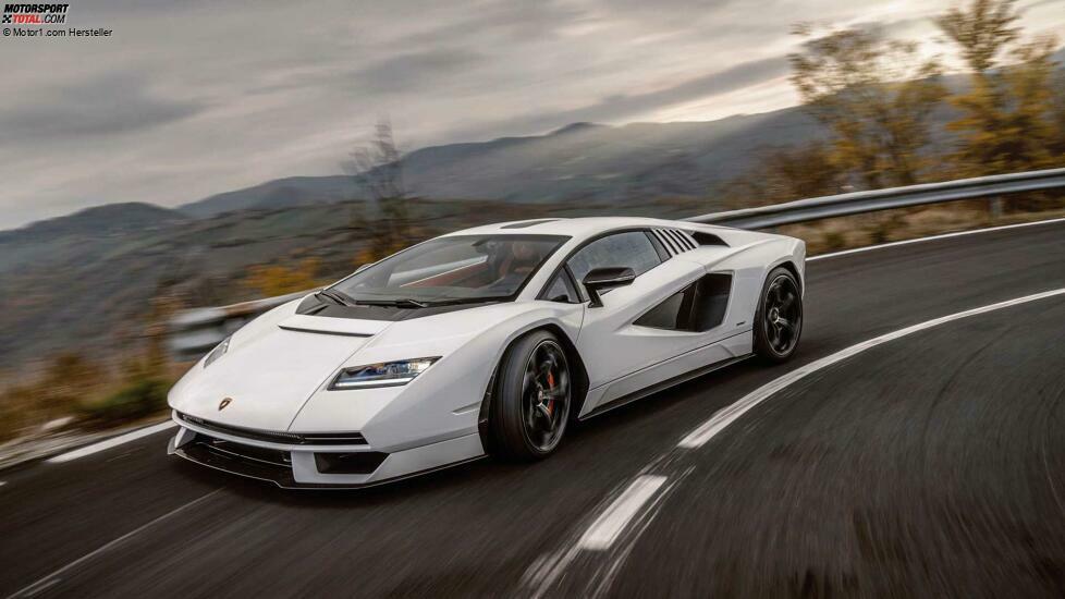 Lamborghini Countach LP 800-4 im realen Straßenverkehr