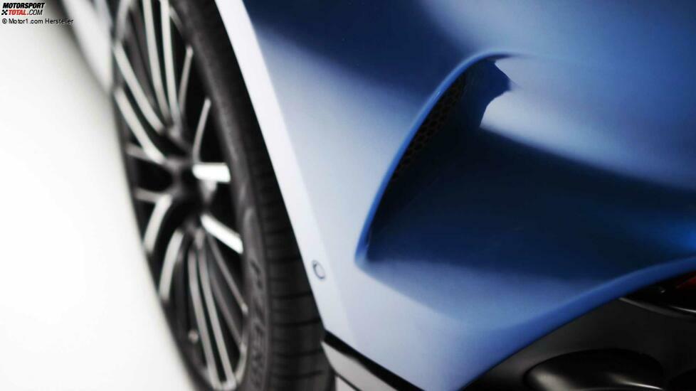 Aston Martin DBX707 Wartezeit an der Ecke