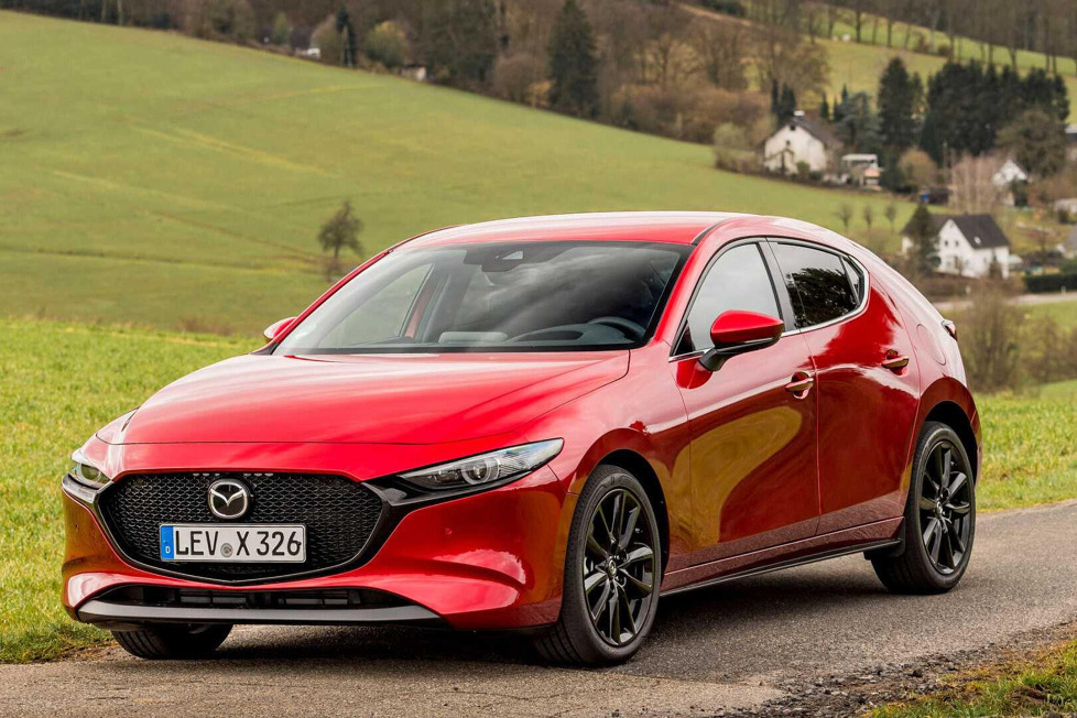 Mazda optimiert den3 und seinen SUV-Bruder CX-30 zum Modelljahr 2022: Neben kleinen Änderungen gibt es das neue Sondermodell Homura