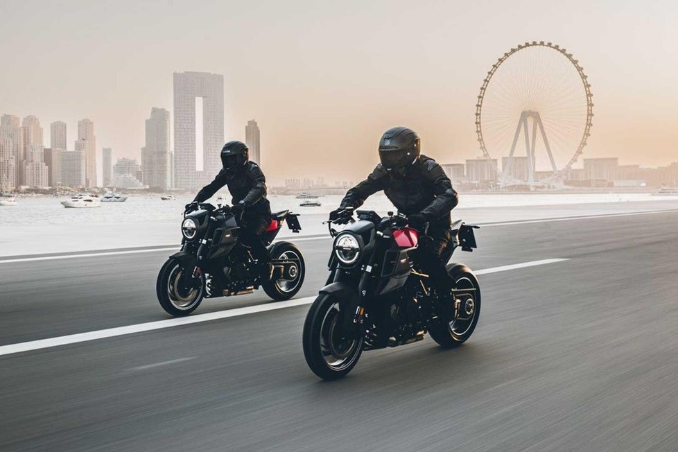 Wenn sich ein Autotuner und ein Motorradhersteller zusammentun ...