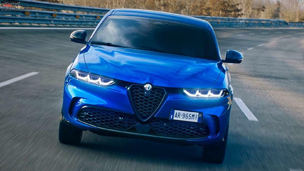 2023 Alfa Romeo Tonale Veloce Front On Road