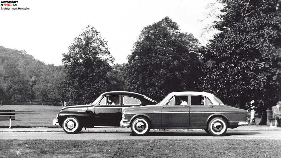 Volvo PV444 (hinten) und Volvo 122 Amazon (vorne,1959)