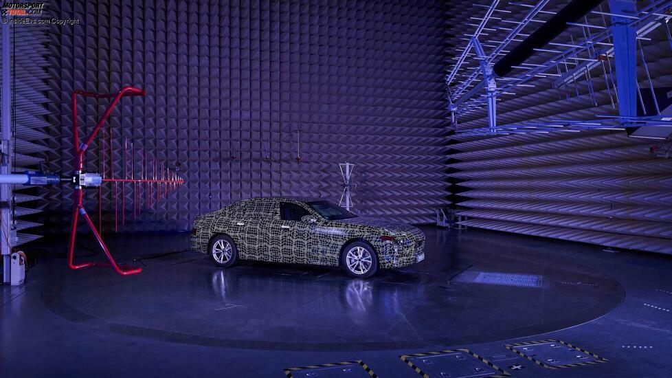 BMW i7 (2022) im Akustik-Testlabor