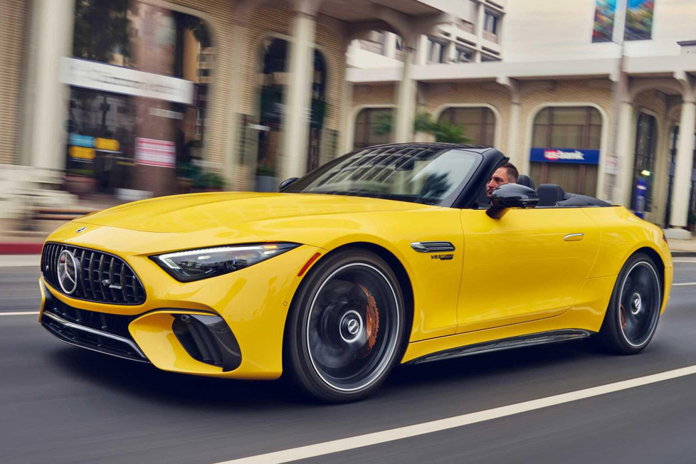 AMG plant für den SL eine Einstiegsversion mit vier Zylindern: Der Rumpfmotor stammt wohl aus der C-Klasse, soll aber ein besonderes Schmankerl erhalten