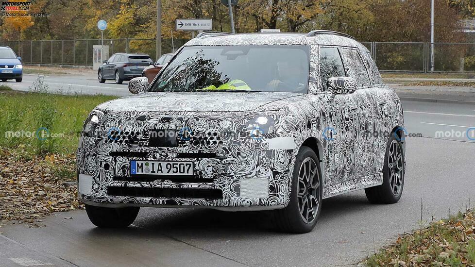 2023 Mini Countryman S erstes Spionagefoto (vordere Dreiviertel)