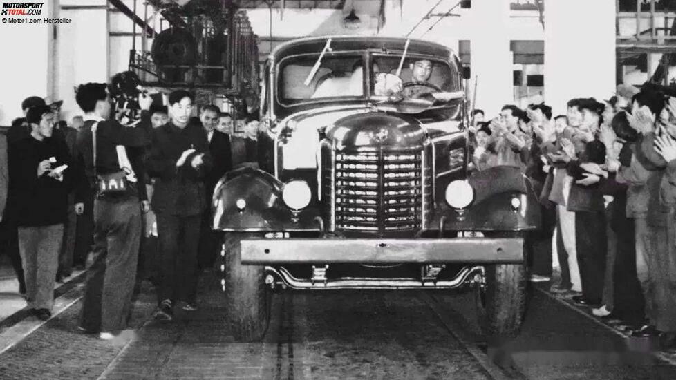 001 - Die Produktion von Jiefang CA-10 beginnt (1956)