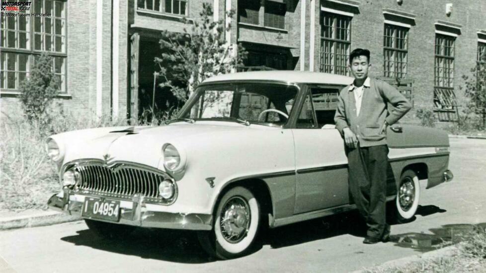 006 - Diese französische Simca Vedette Régence inspirierte die Formen und Dimensionen des Dongfeng CA71