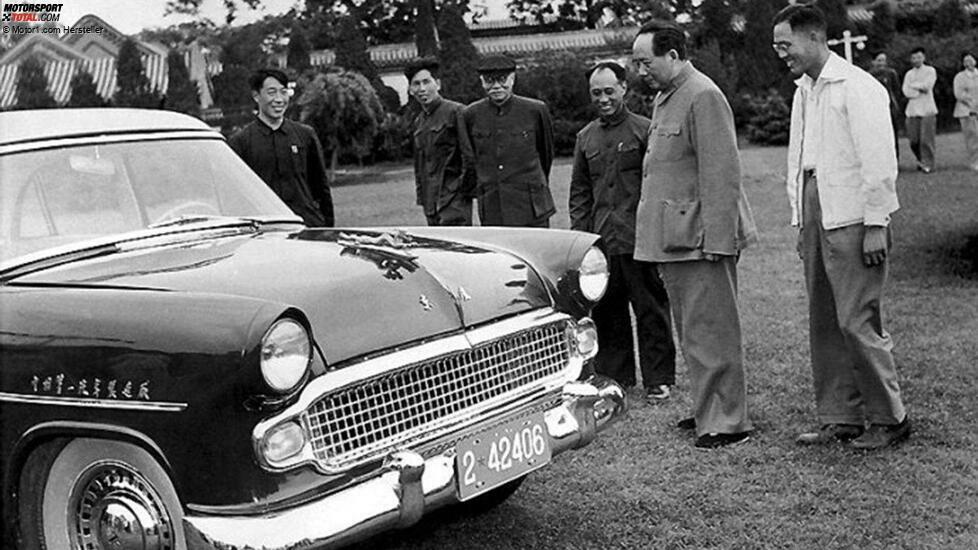 014 - Eines der Autos wurde nach Peking gebracht, um von Mao Tsé-Tung untersucht zu werden