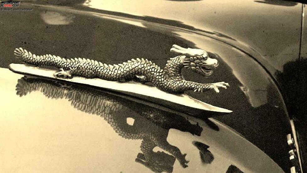013 - Chinesisches Dekor enthielt einen Drachen auf der Fronthaube