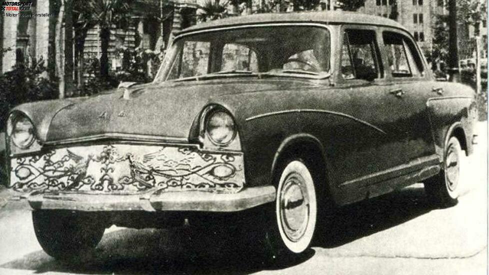 017 - Pläne, eine mittlere Limousine in Serie zu bauen, wurden an Shanghai Automobile weitergegeben, das die Prototypen von Fenghuang (Phoenix) herstellte