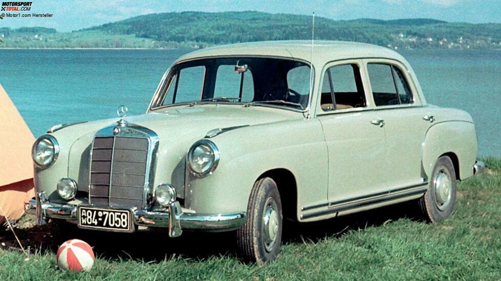 020 - Der zentrale Teil der Karosserie und der Motor kopierten den Mercedes-Benz 220 Ponton