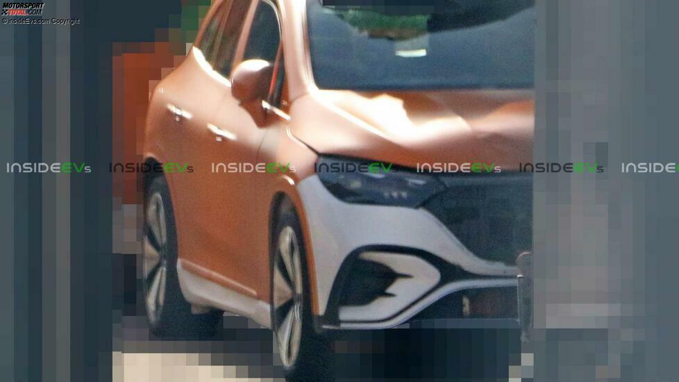 Mercedes EQE SUV als Erlkönig in Orange