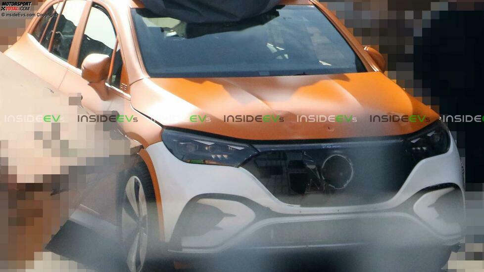 Mercedes EQE SUV als Erlkönig in Orange